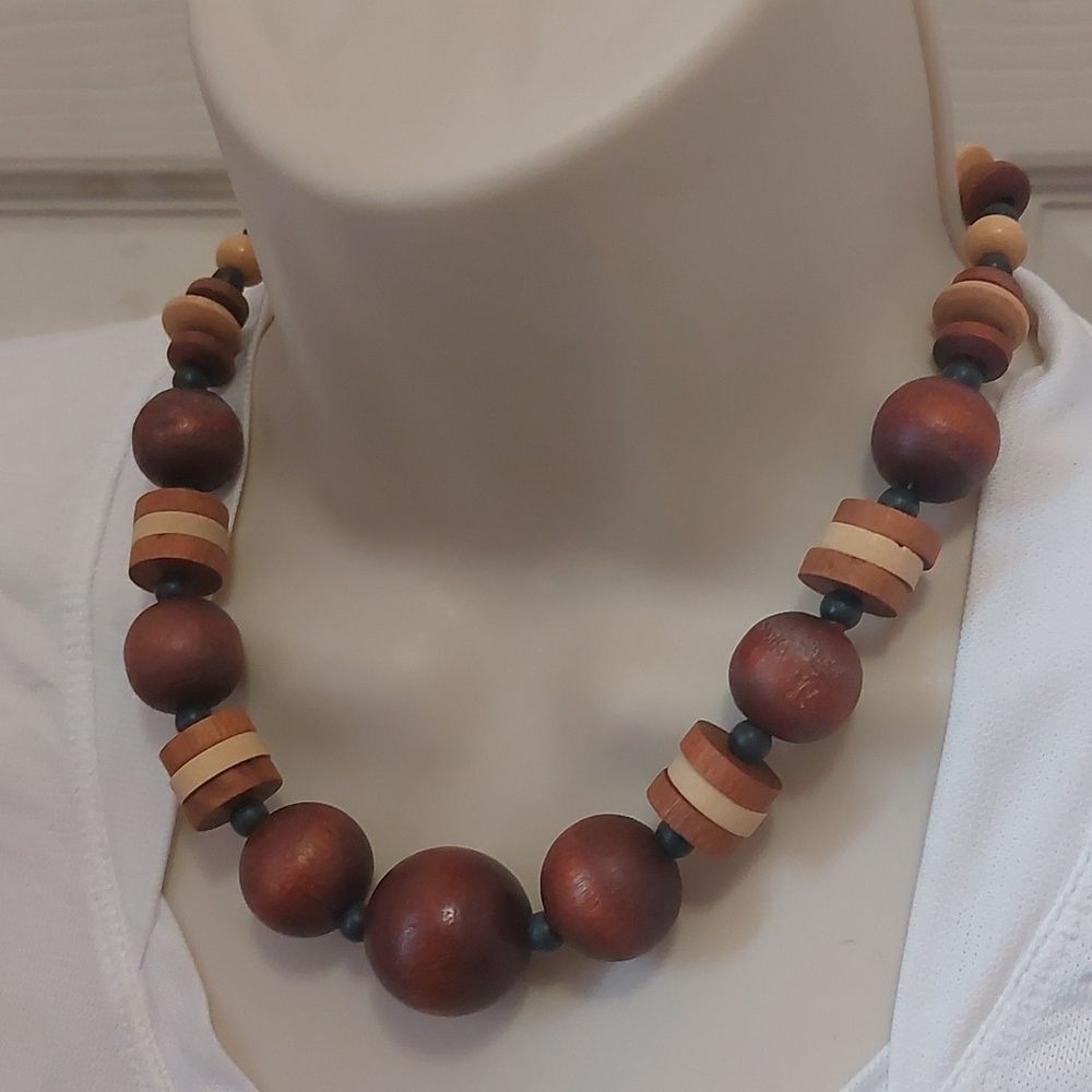 Vintage Two Tone Brown Tan Chunky Wood Bead Necklace - Picture 2 of 5